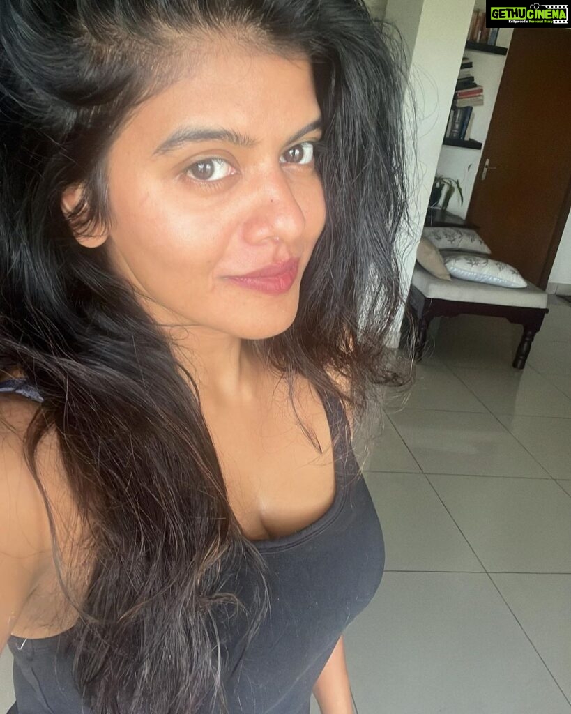Swagatha S Krishnan Instagram - Recovering from bad health alongside a bad tan from outdoor shoots :) soo happy to be back on feet and Back to my bareskin days.. a 100 thank yous wont suffice the kinda help i got from my favourite dermatologist in town @dr_roopa.r and @ziclinic @uma.sethuraman . Their depigmentation peels have become my most favourite way to correct sun damage. Guys this is no paid ad . straight from my heart ♥