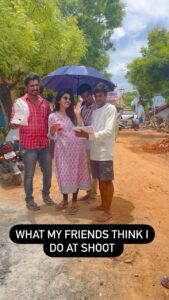 Swagatha S Krishnan Instagram - Ayyyooo janaki voice u pa 🤓 @athipan212 @sundar_g_pandi  @ajith_kumar9894 @arun_s_u_n @isai_talkies @rajrajan17  @iaravinthsundar #bornyesterday #featurefilm shootingmadness #pathalapathala #villageshoot #madurai #mosquitoproblem