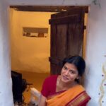 Swagatha S Krishnan Instagram - When I say time and again that shooting for my feature film Born yesterday is such a fun experience, I meant moments like what you see here ♥️ படப்பிடிப்பிற்கு நடுவில் எங்களை பாட வைத்து அழகு பார்க்கும் எங்கள் அன்பு இயக்குனர் @rajrajan17 ♥️ கூட சேர்ந்து பாடும் Cast and crew 💃🏻 #shootingspotjamscenes #schedule2 #Bornyesterday #madurai @btrcall_sol @gavarilo @thedeadcancer @rohitdop @pri_rolling @kinder_joy_mathew @athipan212