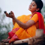 Swagatha S Krishnan Instagram - மருதாணி சிவப்பா வெட்கம் சிவப்பா ♥️ Shot by the brilliant @karthikha_photography mua @bhairavimakeoverartistry #maduraikaari #oorkaaraponnu #actor #singer