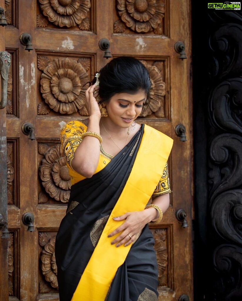 Swagatha S Krishnan Instagram - This was such a memorable shoot for many reasons. Firstly for the wonderful @milarajmakeup s talent, for keeping my skin tone intact and giving me my favourite kind of flawless makeup. This gorgeous saree in black and yellow from @kanchi_divine_collection , the wonderful @saransphotography on the camera , Mallipoo in malaysia from @sanas_garden and @raj_kumar_8211 for the impeccable hospitality and welcome ! Cant thank you guys for making me so comfortable throughout the shoot . Cant wait to be back in malaysia to see you all ♥