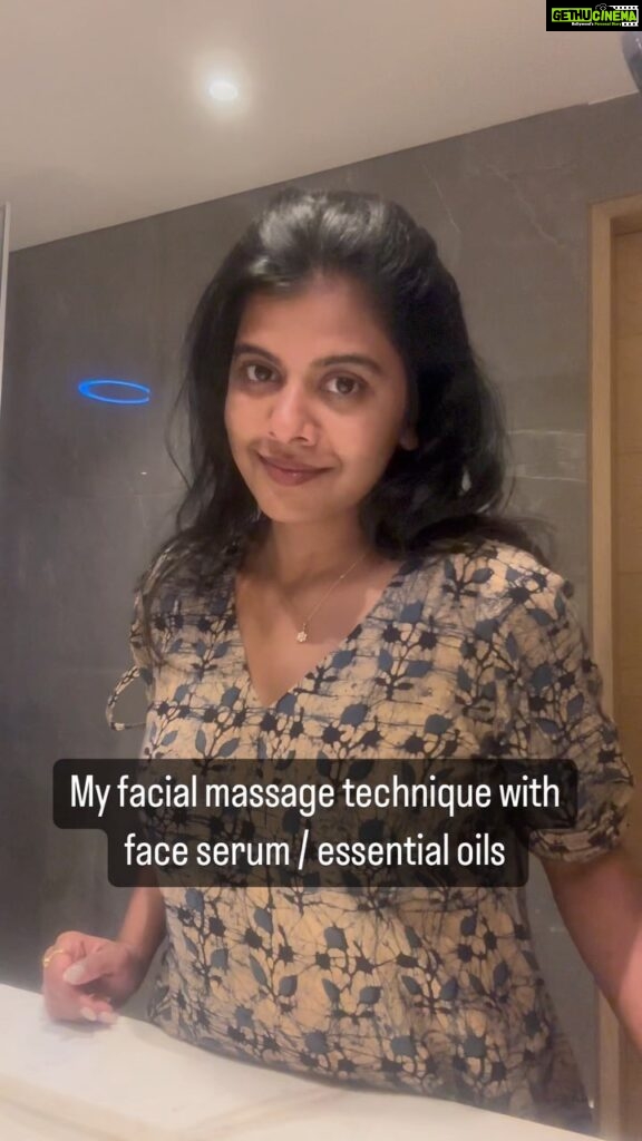 Swagatha S Krishnan Instagram - My serum application massage technique. This has worked personally in reducing sagging jawline and bloated under eyes . Ll soonly share the massage techniques if you use ayurvedic oils/essential oils for your regular massages. #skincare #serum #massage #facial