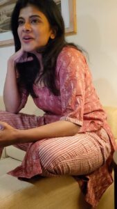 Swagatha S Krishnan Instagram - BTS Neyar viruppam . in between shoots are actually fun with my people around @anjusartistry thanks for the video darling ! Also here s bit of singing for ya’ll my insta vaathis. ♥️#singer #songs #music #bts