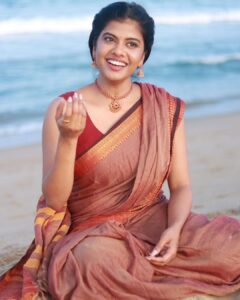 Swagatha S Krishnan Instagram - Kadarkarai Kacheri 🦩 photography @hakunamatata_sai MUA @anjusartistry #photoshoot #singer #actor #model