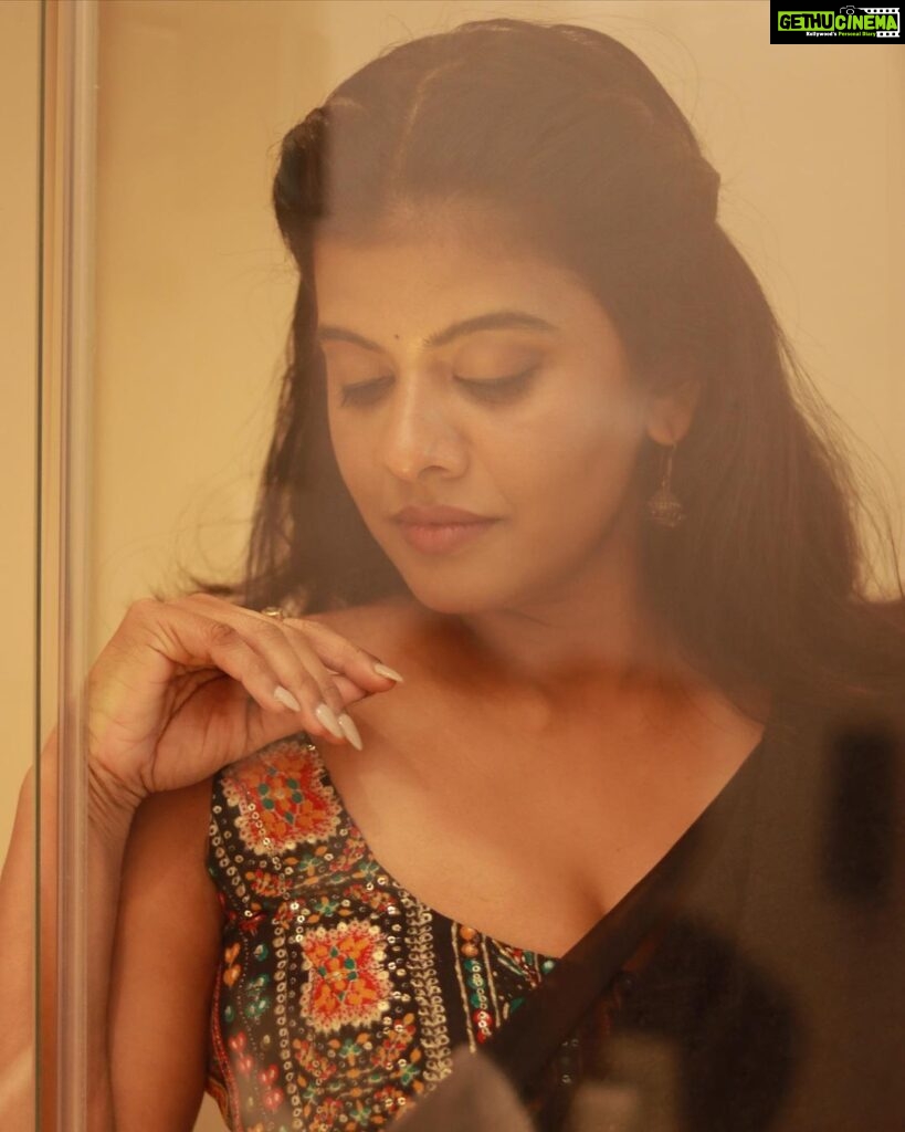 Swagatha S Krishnan Instagram - 🌻photography @hakunamatata_sai makeup & Hair @anjusartistry