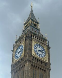 Swagatha S Krishnan Instagram - Crushing on big ben ;) 📯 photography @_lost_in_transit @bullishpixels #bigben #westminster