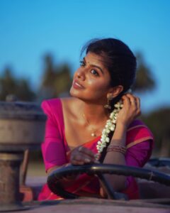 Swagatha S Krishnan Instagram - அழகா.......அழகா
குயிலாவேன் உன் தோளில் 🌺
@sinty_boy @anjusartistry