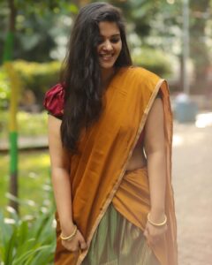 Swathishta Krishnan Instagram - Living That CuTe FaCe,CHubbY WaISt kinda Life 😁
.
.
.
Wearing @ekantastudio 
Captured by @sat_narain @im__khalid_ @srivathsan_vijayaraghavan
