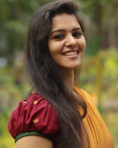 Swathishta Krishnan Instagram - Living That CuTe FaCe,CHubbY WaISt kinda Life 😁
.
.
.
Wearing @ekantastudio 
Captured by @sat_narain @im__khalid_ @srivathsan_vijayaraghavan