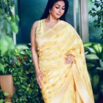 Tanishaa Mukerji Instagram - Rainy days make me feel like sunshine 💛🌝 Outfit: @warpnweftbysagrikarai Stylist: @stylebysaachivj Team: @sanzimehta777