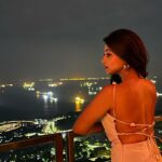 Tanvi Dogra Instagram - When you can see the best view from the top ❤️ @marinabaysands @celavisingapore ❤️ Cé La Vi Restaurant and Skybar - Marina Bay Sands