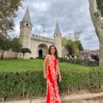 Tanya Sharma Instagram - My travel experience in Istanbul was very much different than my other vacations … it was wonderful exciting tiring exhausting and a very unique experience and I don’t think I can sum up the whole thing with few pictures but I try and hope you’ll like it too 😊💕💃🏼 #istanbul #travel #streets #live #love #travelgram #turkey #tanyasharma Istanbul, Turkey