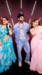 Tanya Sharma Instagram - WHAT JHUMKA ? ❤️
Featuring @mac_mehta and @sharmasisters1027 ! 
Shot by - @vikasgorule 
Choreographed by - @mac_mehta 
Sarees- @neerusindia 
Styled by - @nehaadhvikmahajan 
@dharmamovies @karanjohar @ranveersingh @aliaabhatt #whatjhumka #reels #reelkarofeelkaro #reelitfeelit #dance #dancing #dancer #trendingreels #rockyaurranikipremkahani #ranveersingh #aliabhatt #karanjohar
