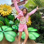 Tanya Sharma Instagram - Essel world mei rahungaaaa mein ghar nahi jaunga mein😂😂😂🥵 . STORY TIME - when I was in school I was terrified of all the thrill rides and even sat in middle for the easiest ones but I clearly remember in my 10th standard I made up my mind to just fuck the fear n face it and oh boy I have never looked back ! I’ve sat in the most exciting rides even when my heart was stomping the hell out but so worth it ❤️🌈✨🥹 #travel #malaysia #gentinghighland #travel #travelgram #instatravel #tanyasharma
