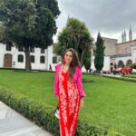 Tanya Sharma Instagram - My travel experience in Istanbul was very much different than my other vacations … it was wonderful exciting tiring exhausting and a very unique experience and I don’t think I can sum up the whole thing with few pictures but I try and hope you’ll like it too 😊💕💃🏼 #istanbul #travel #streets #live #love #travelgram #turkey #tanyasharma Istanbul, Turkey