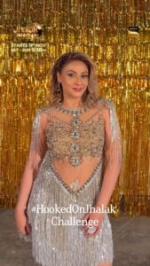 Urvashi Dholakia Instagram - Game on. Moves on. Dance rhythm on. Because here’s the hookstep for you to get your groove on. 
Take the #HookedOnJhalak challenge. Tag @sonytvofficial and use the hashtag #HookedOnJhalak and #JhalakDikhhlaJaa so we can see your moves. 

Dekhiye 11th Nov se #JhalakDikhhlaJaa, Sat-Sun raat 9:30 sirf #SonyEntertainmentTelevision par.

@malaikaaroraofficial @urvashidholakia @farahkhankunder @arshad_warsi

#NewShow #JhalakDikhhlaJaaOnSonyTV