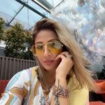 Urvashi Dholakia Instagram - Out & About ✨ #sunday #mood : : #urvashidholakia #selfie #pose #pastel #shades #love #❤️