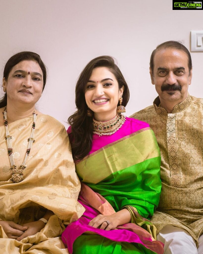 Vaishnavi Gowda Instagram - Happy anniversary Amma and Appa ♥️ Thank you for everything ✨😇