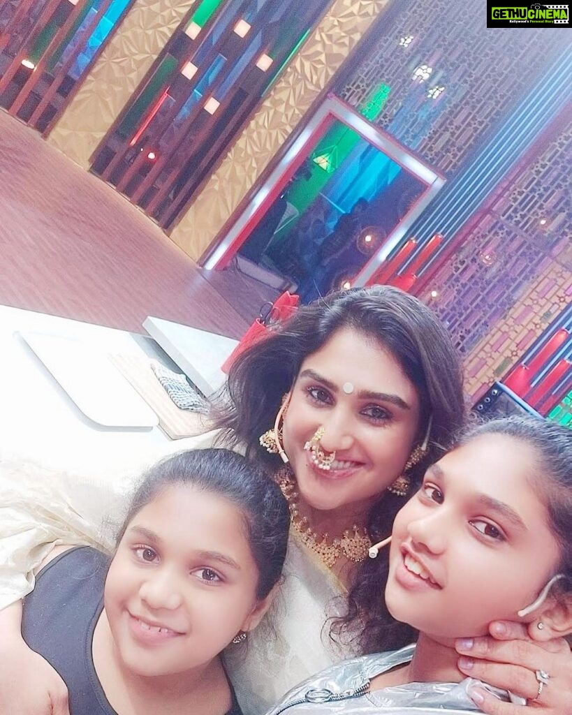 Vanitha Vijayakumar Instagram - #internationalgirlchildday #girlchildday #girlpower #daughter #daughters #motherhood to both my pillars of strength the reason for my everything,my besties,my moms❤️ live your life to the fullest and achieve your dreams .amma has your back like you always have mine💪#yougogirl