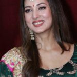 Vidisha Instagram - सबकी चहेती अनीता भाभी रंगी हैं गरबा के रंग में। आप कैसे मना रहे हैं नवरात्रि का ये पावन त्योहार? कमेंट्स में हमें ज़रूर बताइए। @vidishasrivastava #navratri #navratrifestival #happynavratri #JaiMataDi #भाबीजीघरपरहैं #BhabijiGharParHain #HaiKhaasHarAndaaz #AndTV #BgphMoments #VidishaSrivastava