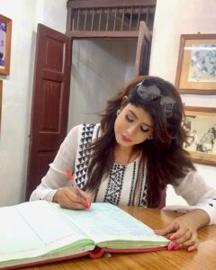 Vindhya Tiwari Instagram - Sardar VallabhBhai Patel also known as the Iron-Man of India born at this place .Such an insightful journey to witness -“Simplicity is so beautiful -when u are simplified in ur life it makes ur life filled with meaning ,a life which is lived on ur own terms” n that is what I’m doing !! Glad to register my presence here ✍️ @narendramodi @gujarattourism @sardar_patel_31 #jaishreeram #vandematram🇮🇳