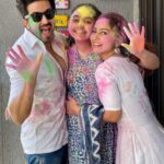 Vinny Arora Instagram - Told you not to grow up so fast, you didn’t listen 🤦🏻‍♀️ But you grew up into this lovely human being that we can’t complain ❤️🧿 It’s not unknown to you & the world that we love you to bits .. you will always be our baby girl not matter how old & tall you grow !!! Happy birthday @arorasamaira29 ❤️❤️ Now move in with us na please !?!