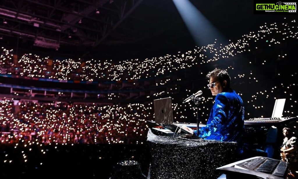 A. R. Rahman Instagram - Thank you London for all the love and light! You sang with us, danced with us and gave us great memories! 🌹 O2 Arena