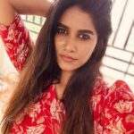 Aadhirai Soundarajan Instagram - 🫰🏻 #aadhiraisoundararajan #love #life #girl #smile #cute #beauty #crush #her #she #look #actress #tamilactress #tamilserialactress #kollywood #longhair #nosepiercing #nosering #eyes #happy #red #redlips Chennai, India
