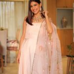 Aahana Kumra Instagram – Happy Bhai Duuj to everyone celebrating today! 
Also the Diwali dump will go on for another week because the Diwali parties aren’t over yet 🪔🧨💕🫶🥂🫣🫠😘
Looking like a gulab coconut barfi 💕🌸
Outfit : @picchika 
Jewellery : @the_jewel_factor 
  @juhi.ali 
Photos : @karanhenry 
#happydiwali 
.
.
.
.
#diwali #diwalidecorations #festiveseason #indianfestival #diwali2023 #diwalidecor #aahanakumra #alldressedup Mumbai – मुंबई