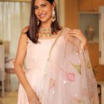 Aahana Kumra Instagram – Happy Bhai Duuj to everyone celebrating today! 
Also the Diwali dump will go on for another week because the Diwali parties aren’t over yet 🪔🧨💕🫶🥂🫣🫠😘
Looking like a gulab coconut barfi 💕🌸
Outfit : @picchika 
Jewellery : @the_jewel_factor 
  @juhi.ali 
Photos : @karanhenry 
#happydiwali 
.
.
.
.
#diwali #diwalidecorations #festiveseason #indianfestival #diwali2023 #diwalidecor #aahanakumra #alldressedup Mumbai – मुंबई