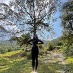 Aanchal Sharma Instagram - These legs were made for walking... and maybe a little bit of posing too😀😀 #rumjhatar #degreemaila 📸 @its.simonkrishh_9