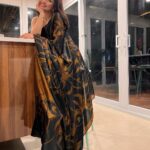 Aanchal Sharma Instagram - Life's short, let the Aanchal be long😉 Embracing this gorgeous saree that belongs to my mother in law 💕#motherinlawsaree #swipeformore HMUA @makeupby__sanu @pranisha.lawati
