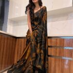 Aanchal Sharma Instagram - Life's short, let the Aanchal be long😉 Embracing this gorgeous saree that belongs to my mother in law 💕#motherinlawsaree #swipeformore HMUA @makeupby__sanu @pranisha.lawati