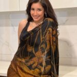 Aanchal Sharma Instagram - Life's short, let the Aanchal be long😉 Embracing this gorgeous saree that belongs to my mother in law 💕#motherinlawsaree #swipeformore HMUA @makeupby__sanu @pranisha.lawati