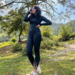 Aanchal Sharma Instagram - These legs were made for walking... and maybe a little bit of posing too😀😀 #rumjhatar #degreemaila 📸 @its.simonkrishh_9