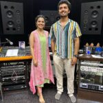 Aarya Ambekar Instagram - It was such a happy moment for me yesterday to sing for @padmanabh.official_ the little boy we fondly used to call Paduklya 😁whos now grown into a fantastic music composer!! Khup kautuk!!🤗 Can’t wait for everyone to listen to the Lavani we recorded yesterday!!!✨🧿😇 Dawn Studios