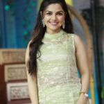 Aarya Ambekar Instagram - Watch me in Chala Hava Yeu Dya on @zeemarathiofficial today and tomorrow at 9.30 pm!!! What a superb surprise act put up by @shreyabugde tai, @badrikekushal dada, Bhau dada, Snehal , Yogesh dada and Nilesh dada!!!😁 More pics to follow!😁 . . . __ PC - @the_creative_aspect @sanjaymandre Outfit designed by - @srujana_by_ruttuja Earrings - @snehabrooch