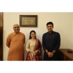 Aarya Ambekar Instagram - Ashadhi Ekadashi 2023..A day I will cherish forEVER!✨ Truly the amount of happiness I've experienced yesterday..singing and listening to Lord Vitthala Abhangas, sharing the stage with the maestro @vijayprakashvp ji (which I'm still finding hard to believe!) and having such dignitaries in the audience..is just unparalleled!!⚫🧿 . . . Outfit designed by: @srujana_by_ruttuja Delhi, India