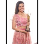 Aarya Ambekar Instagram - Got a SHARED AWARD with THE SHREYA GHOSHAL JI!!!!! Thank you soo much @zeemarathiofficial and all the juries for bestowing me with #ZeeGaurav Best Playback Singer Award for “Bai Ga”. Thank you so much Ajay dada and @atul.ajayatul dada for trusting me with this song as well as giving me this moment to treasure for lifetime !!!❤️✨🧿 . . . ___ #aaryaambekar #bestplaybacksinger #baiga #chandra #zeegaurav2023