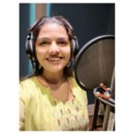 Aarya Ambekar Instagram - Sharing a good news!! Sang my first Hindi jingle for @reliancejewels recently, composed sooo beautifully by @amanpant02 ji and written by everyone’s favourite @guruthakurofficial dada!!! Giving the link in the BIO! Do listen anndd watch, especially for the magic @limaye.mahesh dada and team @manishscarecrow have created!!! Thank you @guruthakurofficial dada and @manishscarecrow ji for this one!!🤗 . . . ___ #aaryaambekar #indianjingles #jewelleryjingles #reliancejewels #ragabasedjingles #indianclassical
