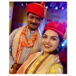 Aarya Ambekar Instagram - Such an honor to have gotten to share the stage with respected Jayteerth ji and Rahul dada yesterday in Pune!! Unforgettable experience to have sung Baje re muraliya and Bhagyada laxmi with Jayteerth ji, being his admirer and fan since childhood!!😇🙏🏻🧿⚫ . . . ___ #aaryaambekar #rahuldeshpande #jayateerthmevundi #liveconcertspune #lokmattichaganpati #lokmatnaadganesh Mahalaxmi Lawns Karve Nagar Pune
