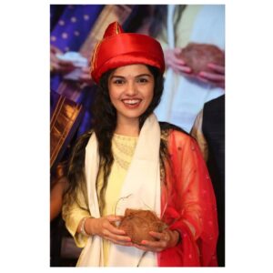 Aarya Ambekar Instagram - My 1st Solo Concert since lockdown 2020!!! Whattt a vibe and what superb energy to be performing in front of an audience of abt 7000!!!😍😍 Thank you @vinayakulkarnibahulikar and team for organizing such a grand event!!! Love love lovvee to be backk on stage!!💃🏻💃🏻
.
.
.
___
#aaryaambekar #aaryaambekarliveconcert #stageperformances #greatvibe