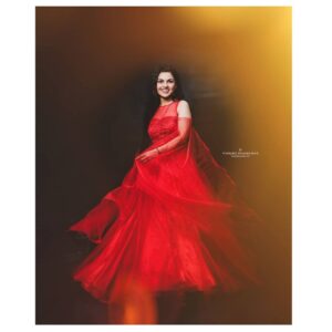 Aarya Ambekar Instagram - Living in a fairytale!!! 
Happy Friendship Day everyone!!!❤️❤️

PC - @vikrantmumbaikar
.
.
___
#aaryaambekar  #srgmplilchampsmarathi #jury #mentor #ootd #redgowns #loveforred #weddinggowns #aaryainsrgmp #aaryainzmlilchamps #aaryasrgmplilchamps