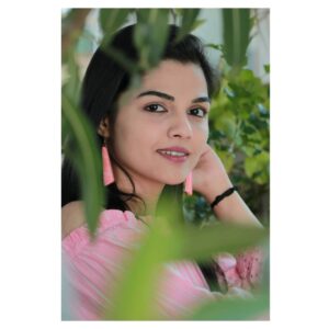 Aarya Ambekar Instagram - #2
तू खुद की खोज में निकल...तू किस लिए हताश है,
तू चल!!
.
PC - @the_humorous_anry
.
.
.
___
#aaryaambekar