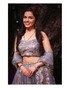 Aarya Ambekar Instagram - #starpravah #chhoteustad #baigasong
.
Forgiving, while still remembering every bitter experience, holds more value than "forgive and forget"! Do you agree?! #soulsearchsaturday !
.
Watch me in @star_pravah "Chhote Ustaad' at 9 pm today..for Chandramukhi promotions!
.
Outfit - @bavanni_by_poojak ❤️❤️
.
.
.
___
#aaryaambekar #starpravah #chhoteustad #ootd #ethnicwears
