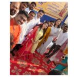 Aarya Ambekar Instagram - A surreal गुढीपाडवा पहाट in Wardha!!❤️🚩 Thank you soo much Wardhekars for the tremendous response today to all my songs, for all the farmaish-es and allll the wholehearted love!! Woke up at 3 am, yet soo fresh..all cos of your energy!!! Thank you Shri Ram Mandir committee for inviting me! Thanks to all the amazing musician dadas from Nagpur!! . . . ___ #aaryaambekar #aaryaambekarliveinconcert #gudhipadwa2022 #gudhipadwapahat #wardha #jaishriram 🚩🙏🏻