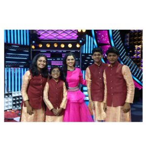 Aarya Ambekar Instagram - #GratitudePost 
Yesterday was @zeemarathiofficial SRGMP L'il Champs' Grand Finale. This entire schedule has been such a learning experience in itself that its impossible to note it down in words!
Also, can't help but offer my gratitude to a few people here today.

First of all, a big THANK YOU to #ZeeMarathi, and our super team @sojalsawant tai, Rohan dada, @mogambo_ka_bhatijaaa , @subodherande , Rutvik dada, @ambarhadap dada, Yogesh dada and everyone in Zee Marathi for believing in me and for deeming me fit for the role of a #Mentor/Judge. 
Thank you for being so understanding and letting go of whatever minor differences that arose!!

Must thank our senior most team of SRGMP, our very own Rajan sir, Rane sir, Guru sir, Kamlesh dada and all the musician dadas for always being so encouraging and being by my side always. 

A huge thank you to the ones who made me look beautiful - my pretty designer Shraddha, Anvi India, my make-up dadas Amit dada, Shinu dada .. hair tai Saroj.

Thanks to Sanjay dada for clicking beautiful pics of me and mainly for sending it on time so I could post those on time..!!!😁😁

Thank you to my social media family... especially alll the admins of my fan pages..for not just opening the fanpages, but also, for being active and posting content even more consistently than me!!! 
Thank you to all the fans, well wishers as well as all the brilliant memers for making me a part of the meme-world and posting such cute memes!!!

Thank you Ponkshe kaku for  उत्तम घरगुती जेवण, हट्ट पुरवणे and खुप लाड😄while our stay in Mumbai.

And last but not the least, thank you to my pretty fav co-judges for being my constants in real sense. Couldn't have done without you all!!❤️❤️
Cheers!!
.
.
.
___
#aaryaambekar #zmlilchamps #judge #jury #mentor #newrole #learningprocess #incrediblejourney #aaryaswords #aaryabani😁 #aaryawrites