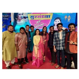 Aarya Ambekar Instagram - My 1st Solo Concert since lockdown 2020!!! Whattt a vibe and what superb energy to be performing in front of an audience of abt 7000!!!😍😍 Thank you @vinayakulkarnibahulikar and team for organizing such a grand event!!! Love love lovvee to be backk on stage!!💃🏻💃🏻
.
.
.
___
#aaryaambekar #aaryaambekarliveconcert #stageperformances #greatvibe