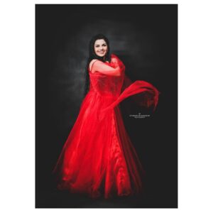 Aarya Ambekar Instagram - Living in a fairytale!!! 
Happy Friendship Day everyone!!!❤️❤️

PC - @vikrantmumbaikar
.
.
___
#aaryaambekar  #srgmplilchampsmarathi #jury #mentor #ootd #redgowns #loveforred #weddinggowns #aaryainsrgmp #aaryainzmlilchamps #aaryasrgmplilchamps