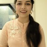 Aarya Ambekar Instagram - Been listening to and humming this Bengali melody eversince I came across it in @kaushiki_sings 's insta story! Couldn't not attempt singing it!! What a fantastic composition by @indraadeep ji and such effortlessly Kaushiki ji and @arijitsingh ji have rendered it!!! (This is the 1st time I'm attempting a Bengali song. Pls forgive linguistic errors.) . . . ___ #kichukichukotha #rawvoicecover #indradeepdasgupta #kaushikichakraborty #arijitsingh #prosen